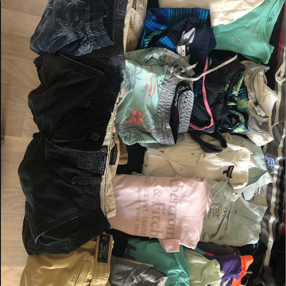 One complete lot of men’s clothing.